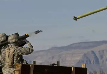 Żołnierz ukraiński zniszczył drona Orlan-10 z ...