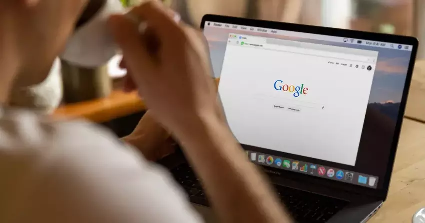 Google rozwiązuje problemy z Wiadomościami i Odkrywaj w wyszukiwarce
