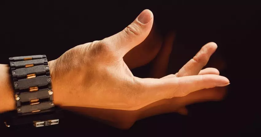 Meta pokazała prototyp bransoletki bez ekranu, która rozpoznaje "język ciała"