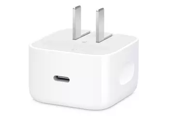 Apple wydała kompaktowy adapter o dynamicznej ...
