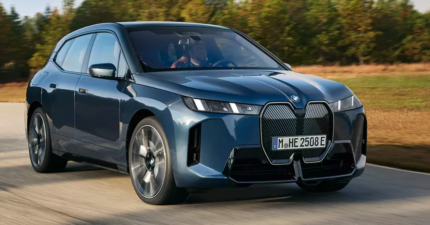 BMW iX po liftingu, z większą mocą i dłuższym zasięgiem