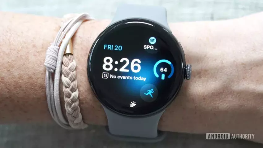 Google może pracować nad wdrożeniem adaptacyjnego ładowania w Pixel Watch