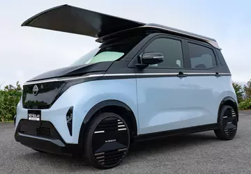 Wysuwany panel słoneczny Nissan zapewni do ...