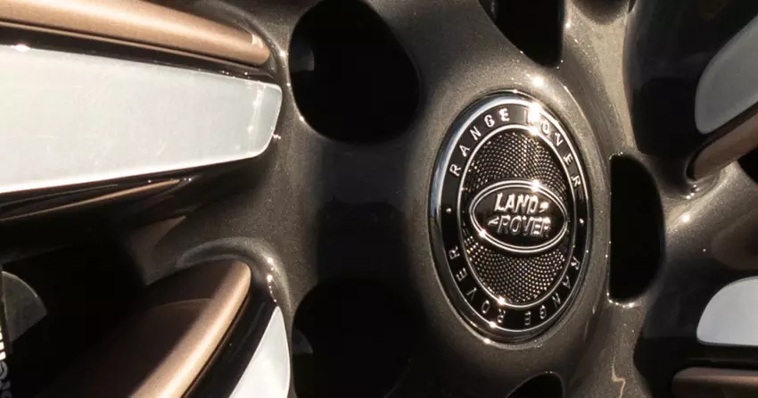 JLR zacznie montować opony Pirelli z materiałów odnawialnych w swoich samochodach