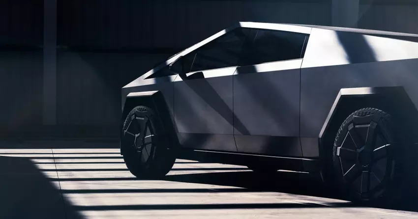 Tesla zmuszona do przechowywania niesprzedanych Cybertruck na parkingu centrum handlowego