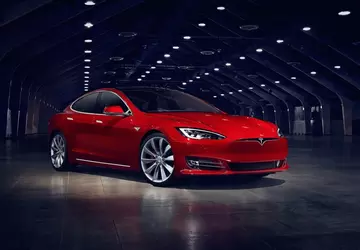 Musk ogłosił, że Tesla Model S ...