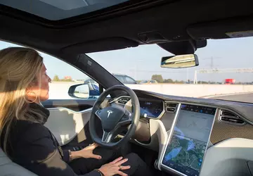 Samochody Tesla będą mogły blokować próby ...