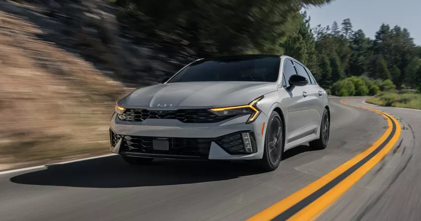 Amerykańskie Kia K5 przypadkowo otrzymały ustawienia oświetlenia przeznaczone dla Korei