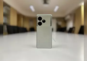 Realme GT6: Dyrektor marketingu Realme Xu ...