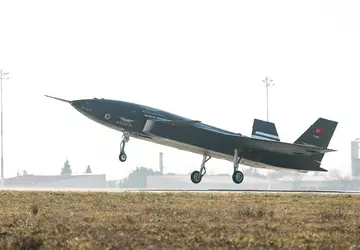 Turecki myśliwiec KIZILELMA jest pierwszym bezzałogowym ...