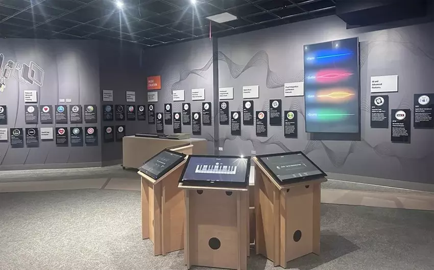 Interaktywne instalacje wystawy Apple