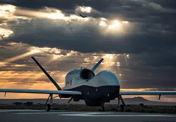 Australia kupi czwartego drona zwiadowczego MQ-4C ...