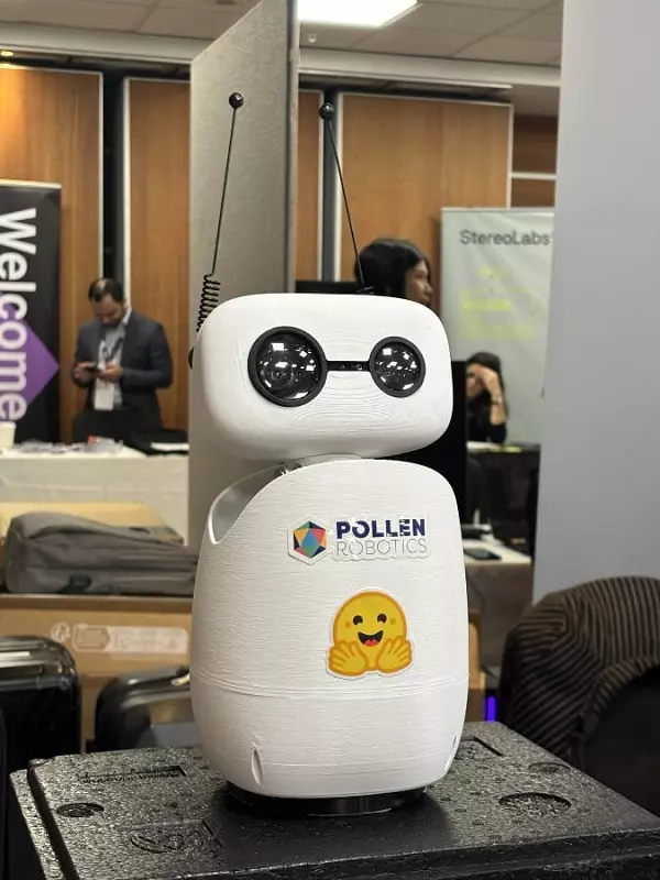 Humanoidalny robot HopeJR od Hugging Face