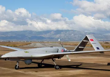 Polska otrzymuje sześć kolejnych dronów Bayraktar ...