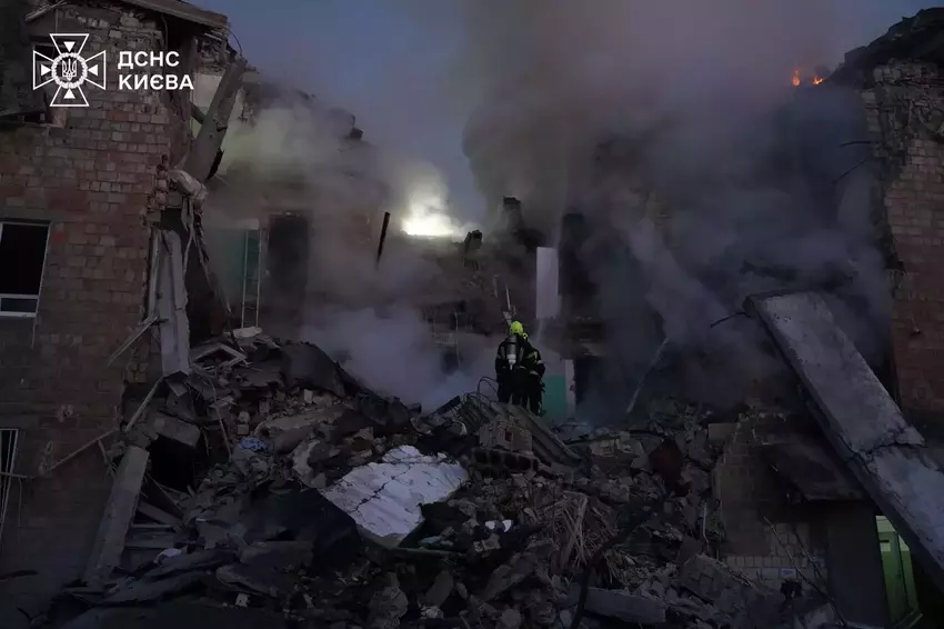 W nocy 28 sierpnia Rosja zaatakowała Kijów rakietowymi dronami Geran-3 z zagranicznymi komponentami — zginęło 15 osób, w tym 4 dzieci