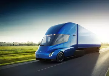 Elektryczna ciężarówka Tesla Semi pokonuje ponad ...