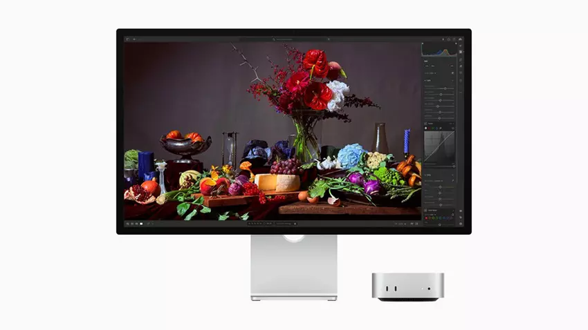 Apple Studio Display with Adobe Lightroom