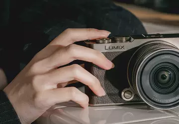 LUMIX S9 Titanium Gold: Panasonic zamienił ...