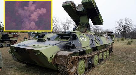 Ukraińskie Siły Zbrojne niszczą rosyjski system rakietowy ziemia-powietrze Strela-10 za pomocą amunicji kasetowej