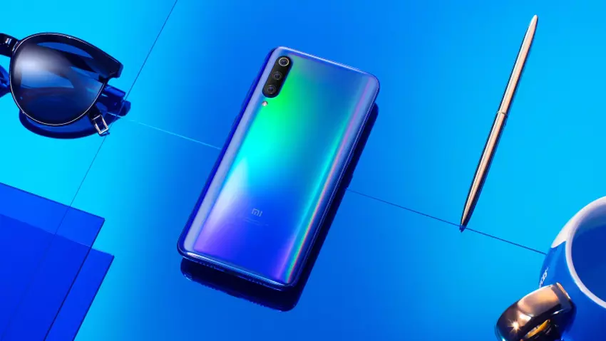 flagowy Redmi  pojawił się na filmie: Potrujna kamera i wyświetlacz z otworem jak w Galaxy S10