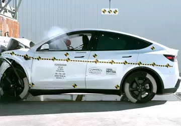 Tesla Model Y 2026 przełamuje bariery: ...