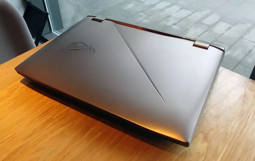 Potwór z gry ASUS ROG Chimera G703VI i jego młodsi bracia FX503 i X570 na Ukrainie