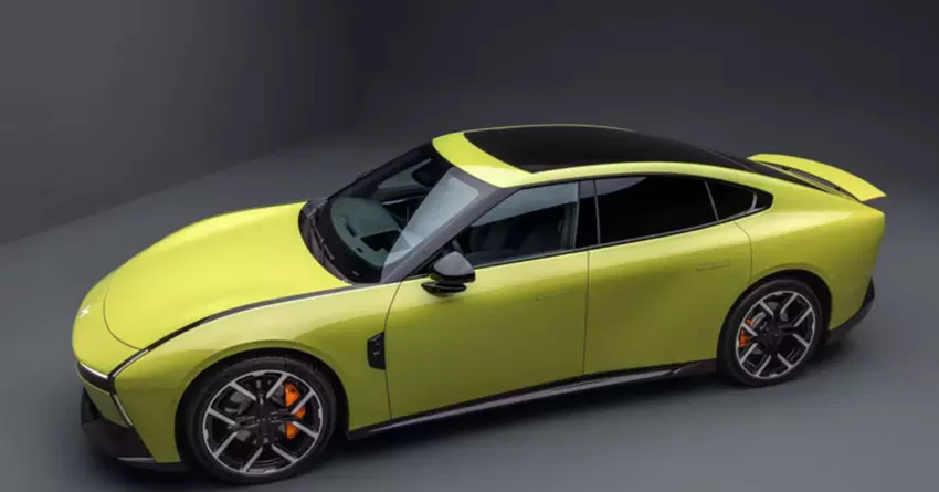 Xpeng ujawnia wnętrze nowego P7 z 87-calowym wyświetlaczem rozszerzonej rzeczywistości (AR-HUD)