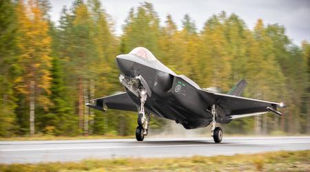 Myśliwce piątej generacji F-35A Lightning II po raz pierwszy w historii wystartowały i wylądowały na publicznej autostradzie.