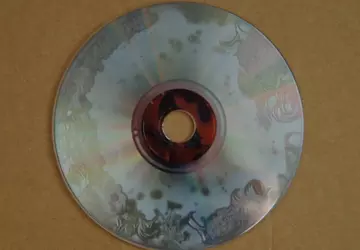 Płyty mogą ulec zniszczeniu w wyniku ...