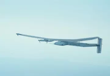 USA testuje drona Skydweller z panelami ...