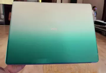 Intel prezentuje koncepcyjny laptop z chipami ...