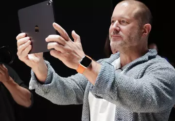 Jony Ive z Apple i Sam ...