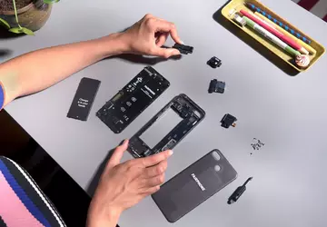 Naprawialny smartfon z wymienną baterią: szef ...