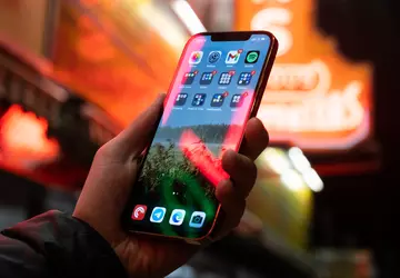 WSJ: Apple bada, czy iPhone może ...