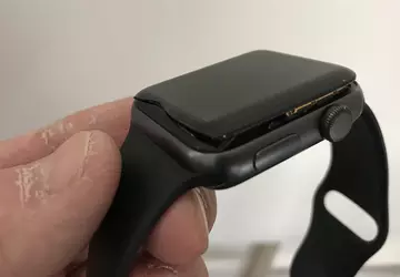 Spuchnięta bateria w Apple Watch niszczy ...
