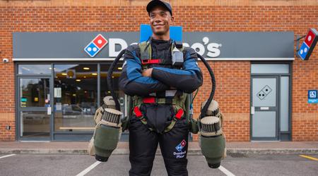 Rocket Man: Domino's Pizza wykorzystała swój pierwszy odrzutowy kombinezon do dostarczania pizzy drogą powietrzną.