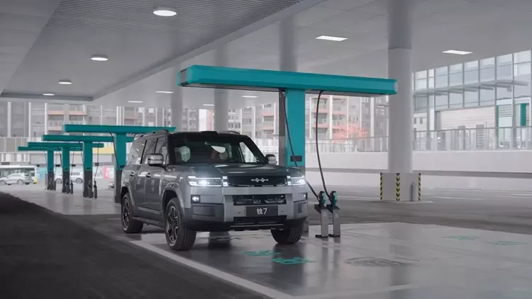 BYD zaskakuje: 7000 stacji ładowania w ...