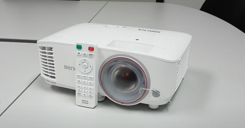 BenQ TH671ST najlepszy projektor do grania