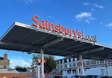 Amazon pomaga otworzyć pierwszy sklep w ...