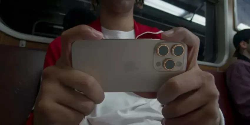 iOS 18.1: Nowa opcja selfie w sterowaniu aparatem dla iPhone'a 16