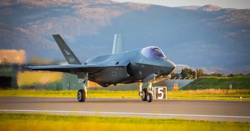 Myśliwce piątej generacji F-35A Lightning II po raz pierwszy w historii operowały ze Szwecji