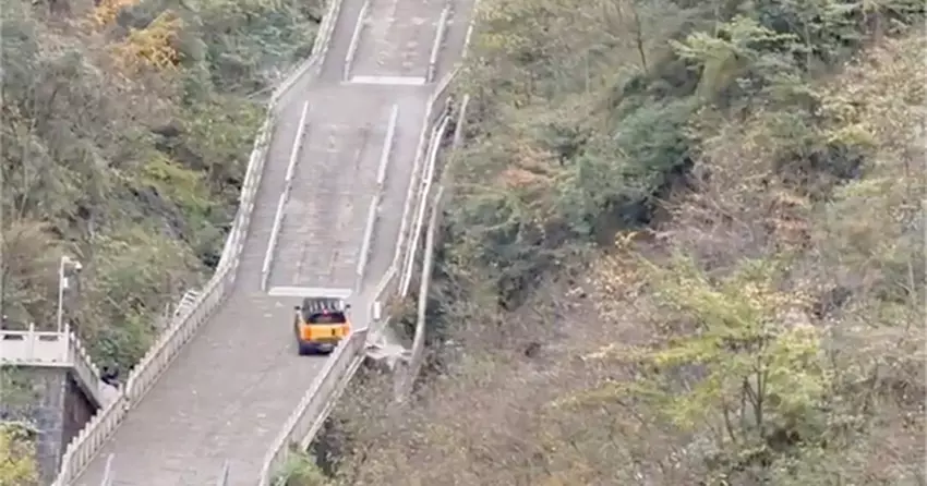 Chiński producent samochodów próbował powtórzyć słynny trik Land Rovera i się skompromitował