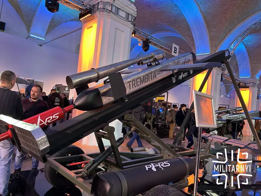 Pocisk manewrujący Trembita na wystawie obronnej