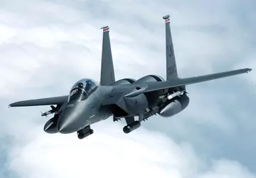 Myśliwce F-15 Eagle otrzymują nowy system ...