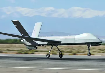 Chiny przetestowały drona rozpoznawcze CH-4 wyposażonego ...