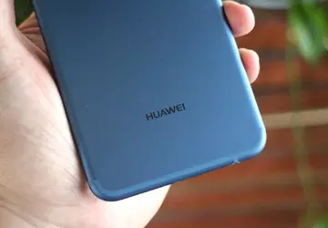 Cztery smartfon Huawei z projektu na ...