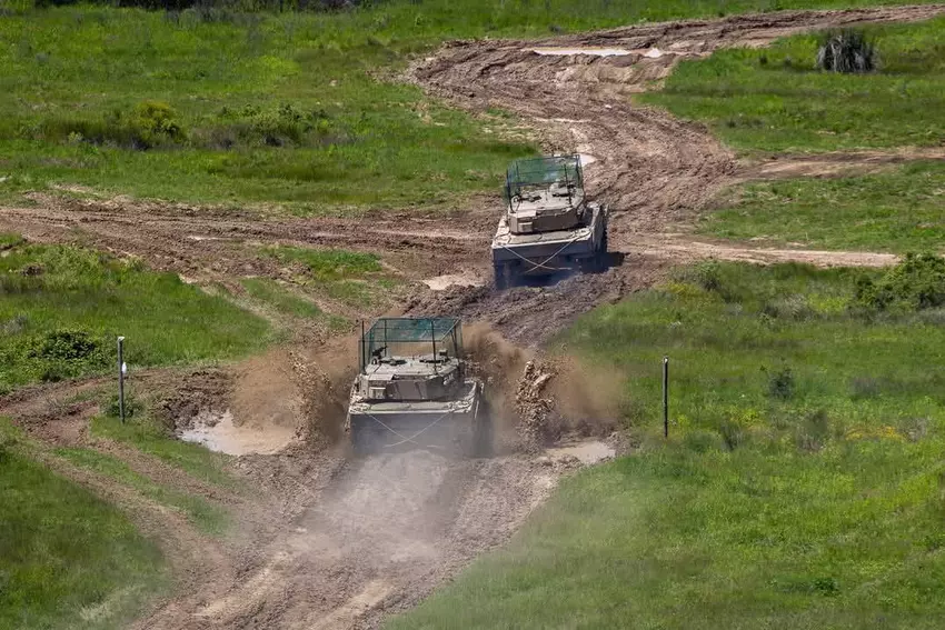 Słowackie czołgi Leopard 2A4 z przeciwdrone’owymi grillami