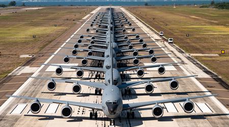 Siły Powietrzne Stanów Zjednoczonych chcą wystrzelić do 100 dronów z tankowców KC-135 do celów zwiadowczych, ratowania pilotów i wabienia pocisków obrony powietrznej.