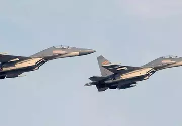 Chiny wysyłają 42 myśliwce J-10, J-11, ...