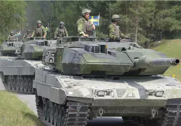 Szwecja przekazała Ukrainie 10 czołgów Stridsvagn ...